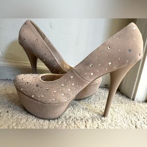 Mossimo tan, jeweled stiletto. Size 9